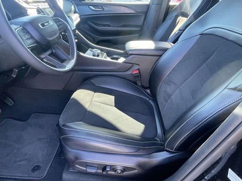 Used 2024 Jeep Grand Cherokee Altitude image 14