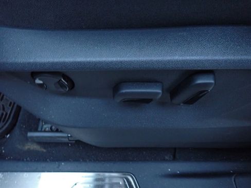 Used 2023 Volkswagen Atlas Cross Sport SE image 22