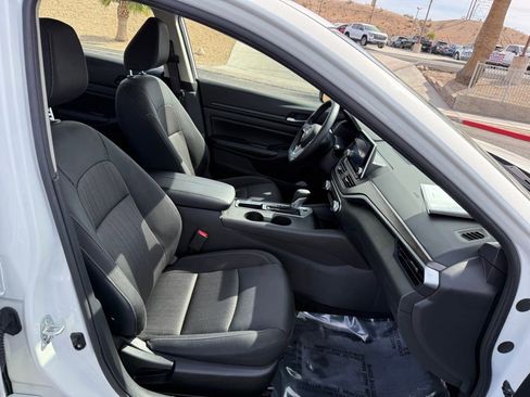Used 2025 Nissan Altima 2.5 SV FWD image 13