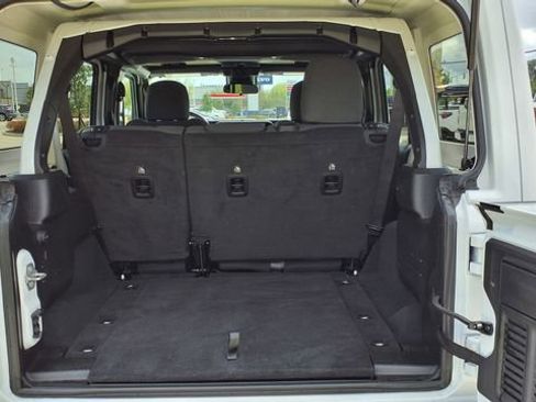 Used 2025 Jeep Wrangler Sahara image 10