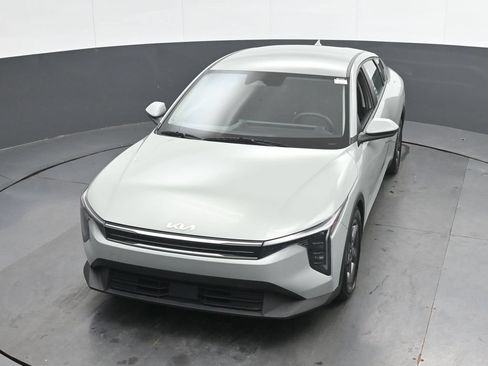 Used 2025 Kia K4 FWD image 33