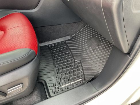 Used 2023 Toyota Highlander XSE image 48