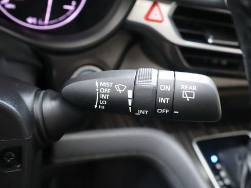 Used 2022 Toyota Sienna Limited image 32