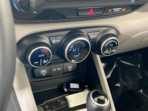 Used 2024 Hyundai Venue SEL image 15