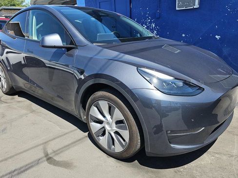 Used 2023 Tesla Model Y 2WD image 2