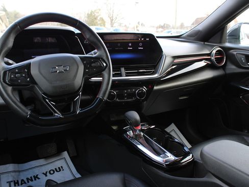 Used 2025 Chevrolet Trax RS w/ Sunroof Package image 18