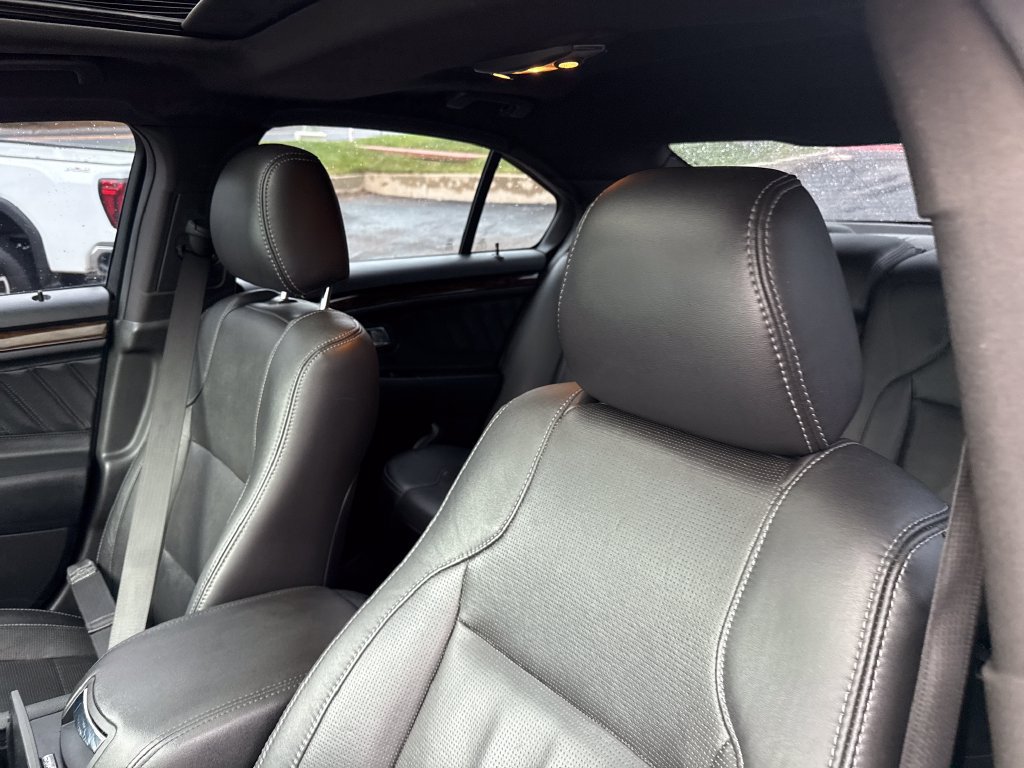 Used 2015 Ford Taurus Limited FWD image 11