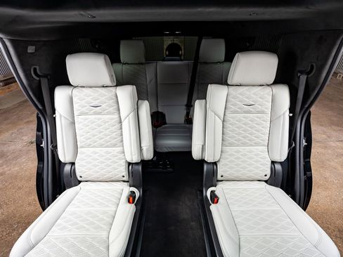 Used 2026 Cadillac Escalade Platinum Sport AWD/4WD image 36