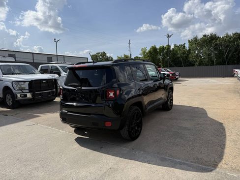 Used 2016 Jeep Renegade Latitude AWD/4WD image 5