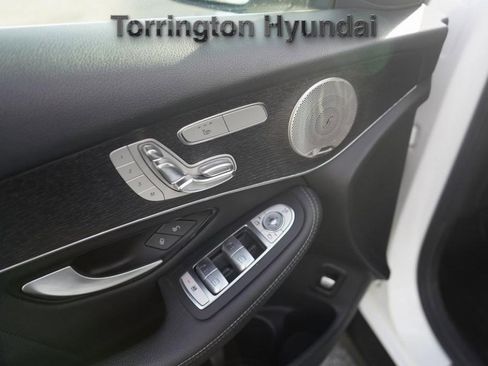 Used 2021 Mercedes-Benz GLC 300 4MATIC image 23