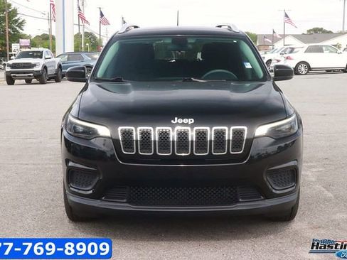 Used 2020 Jeep Cherokee Latitude FWD image 2