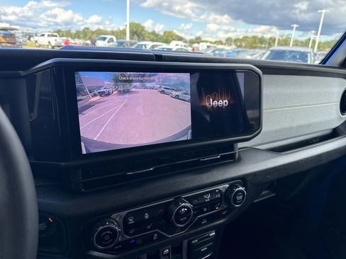 Used 2024 Jeep Wrangler Unlimited w/ Convenience Group image 14