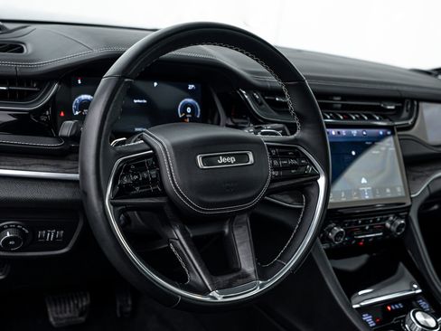 Used 2022 Jeep Grand Cherokee Overland w/ Luxury Tech Group IV image 10