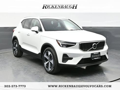 Used 2025 Volvo XC40 B5 Core AWD/4WD image 1