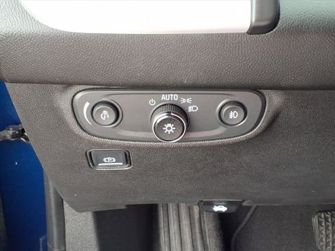 Used 2022 GMC Terrain SLT image 22