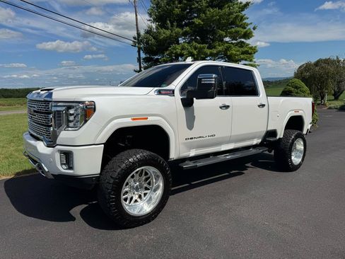 Used 2023 GMC Sierra 2500 Denali AWD/4WD image 2