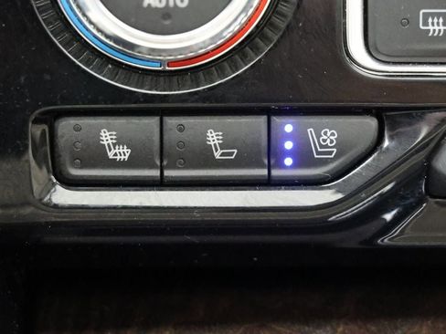 Used 2023 GMC Yukon XL Denali w/ Advanced Technology Package image 28