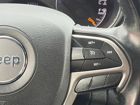 Used 2019 Jeep Grand Cherokee Laredo image 29