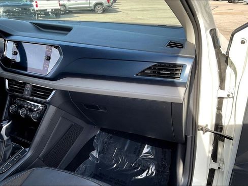 Used 2024 Volkswagen Taos SE image 16