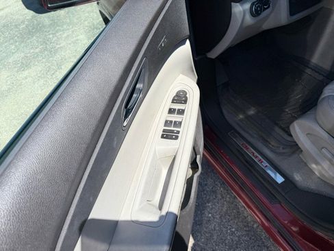 Used 2011 GMC Acadia Denali image 19