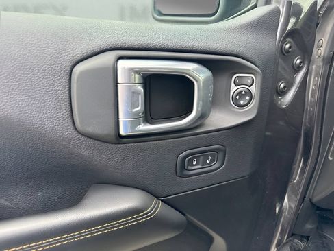 Used 2025 Jeep Wrangler Unlimited Sahara AWD/4WD image 25