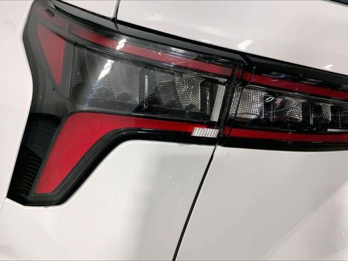 Used 2026 Chevrolet Equinox LT FWD image 28