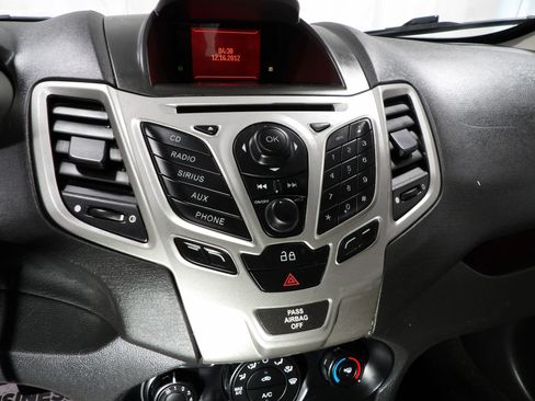 Used 2013 Ford Fiesta SE image 14