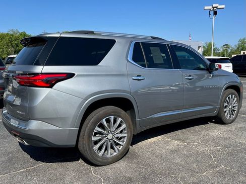 Used 2023 Chevrolet Traverse Premier w/ LPO, Floor Liner Package FWD image 3