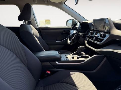 Certified 2025 Toyota Highlander LE image 13