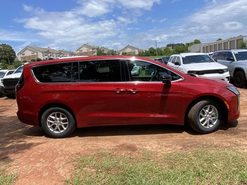 New 2027 Chrysler Pacifica Select FWD image 37
