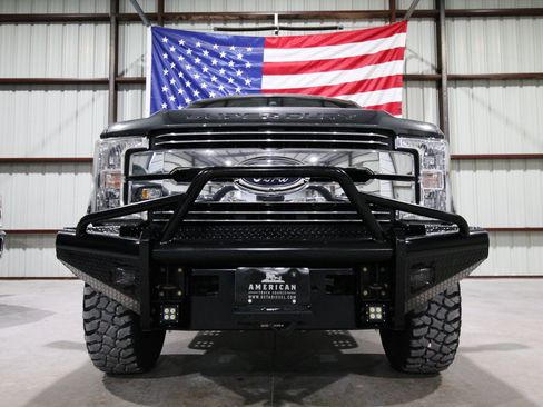 Used 2017 Ford F250 Lariat w/ Lariat Ultimate Package AWD/4WD image 2