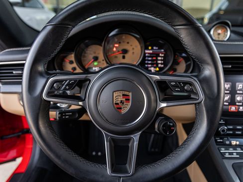 Certified 2019 Porsche 911 Targa 4S image 33