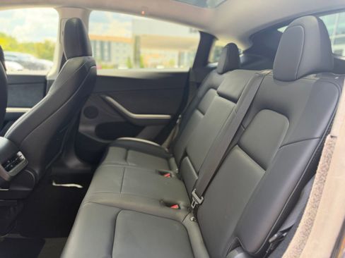 Used 2024 Tesla Model Y Long Range RWD image 18