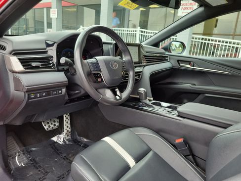 Used 2025 Toyota Camry SE FWD image 19