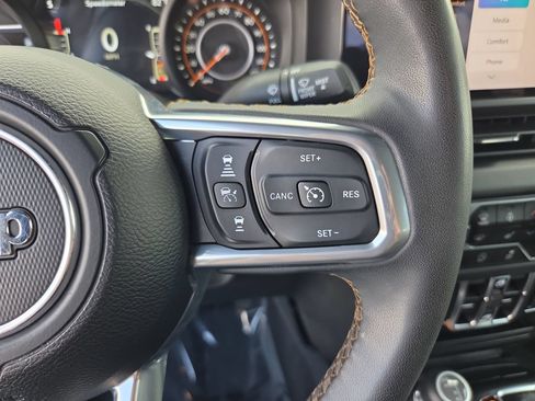 Used 2025 Jeep Wrangler Unlimited Sahara AWD/4WD image 28