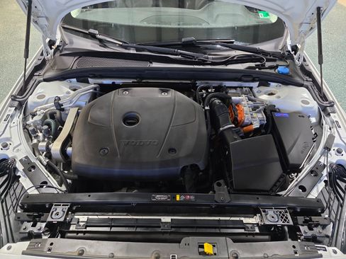 Used 2023 Volvo S60 T8 Plus image 34