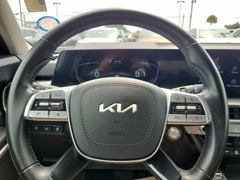 Used 2025 Kia Telluride S FWD image 21