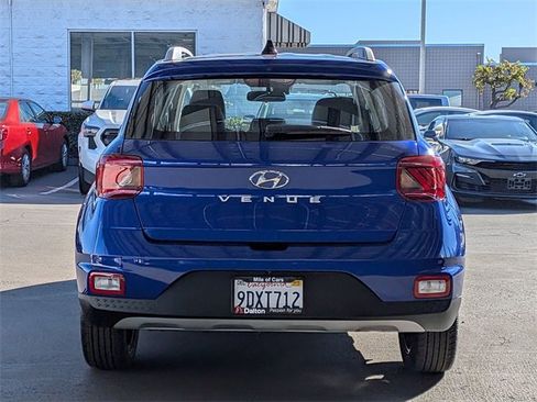 Used 2022 Hyundai Venue Limited image 3