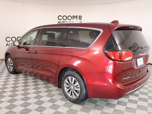 Used 2020 Chrysler Pacifica Touring image 23