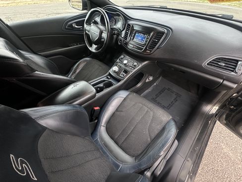 Used 2016 Chrysler 200 S FWD image 20