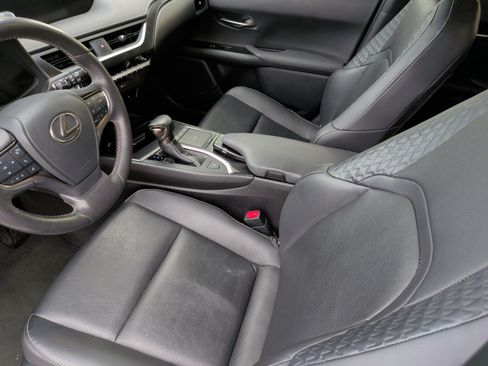 Used 2019 Lexus UX 200 image 25