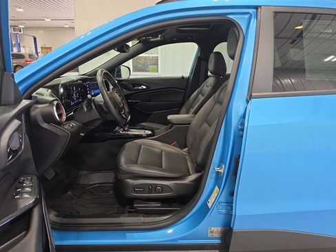 Used 2025 Chevrolet Trax RS w/ Sunroof Package FWD image 23