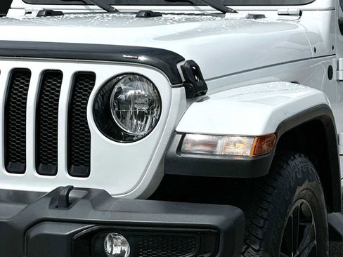 Used 2022 Jeep Wrangler Unlimited Sahara AWD/4WD image 16
