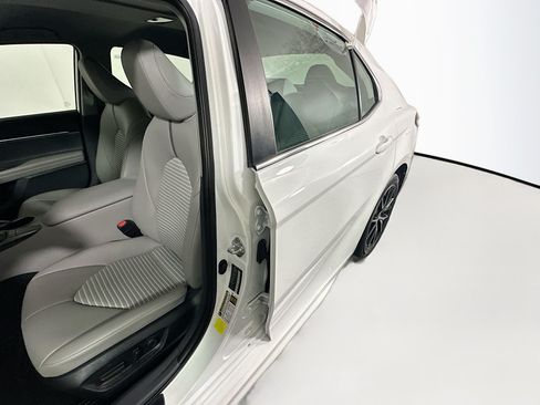Used 2023 Toyota Camry SE FWD image 12