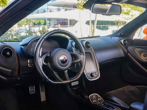 Used 2018 McLaren 570S Spider image 57