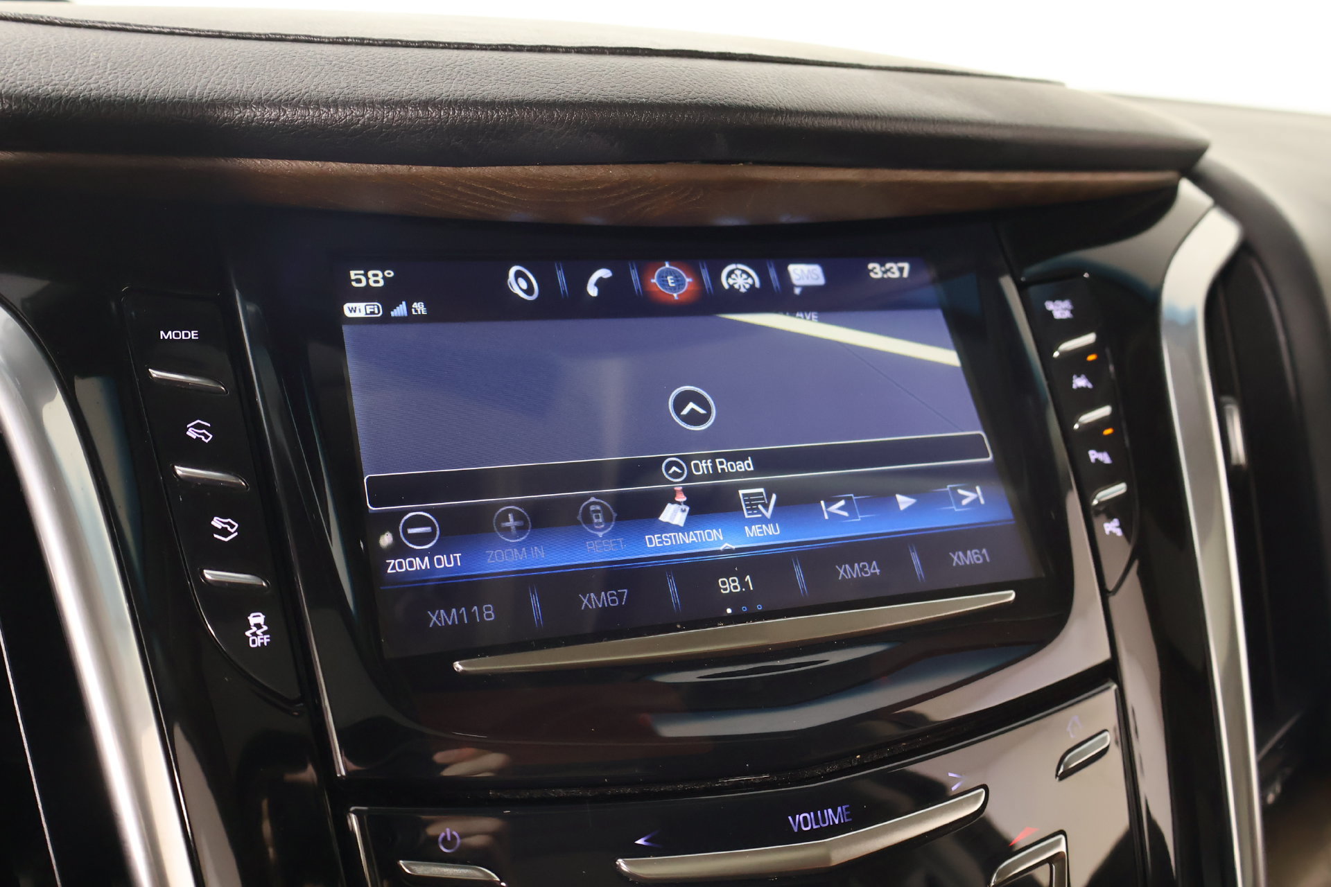 Used 2020 Cadillac Escalade Premium Luxury AWD/4WD image 7