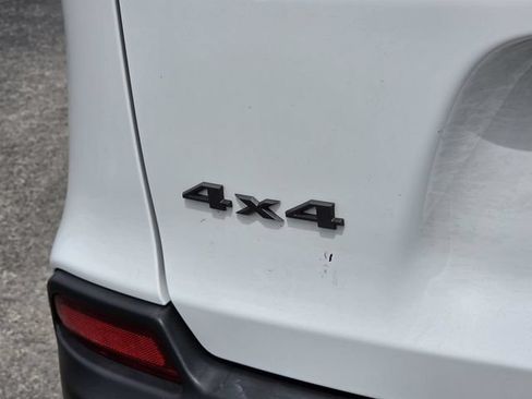 Used 2022 Jeep Cherokee Trailhawk AWD/4WD image 13