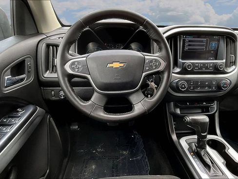 Used 2018 Chevrolet Colorado LT w/ LT Convenience Package RWD image 11