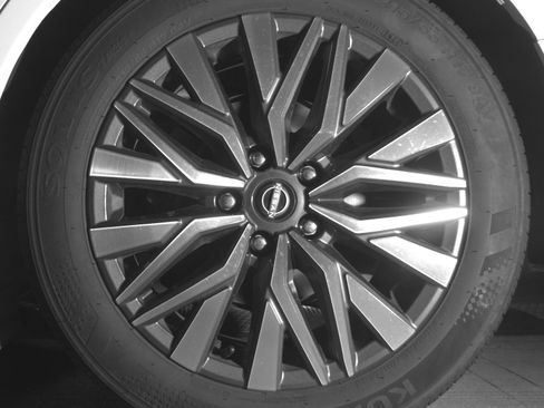 Used 2025 Nissan Altima 2.5 SV image 14