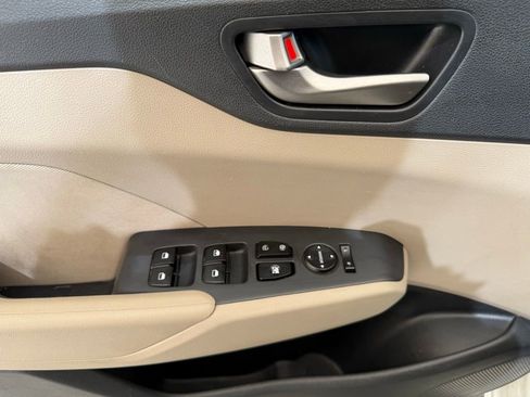Used 2022 Hyundai Accent SE FWD image 11
